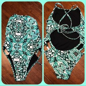 Jolyn NICO 2 TIE-BACK ONESIE - JOY size 32.